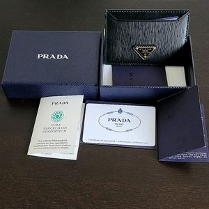 Prada Vitello black leather Card Holder.